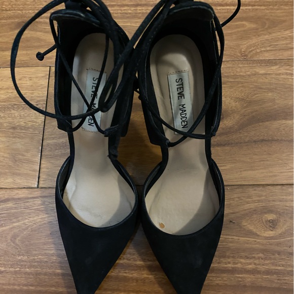 Black Steve Madden tie up Pump - Picture 1 of 5